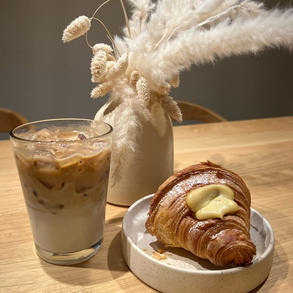 Meet your Posher, Emily - Picture 4 of 5